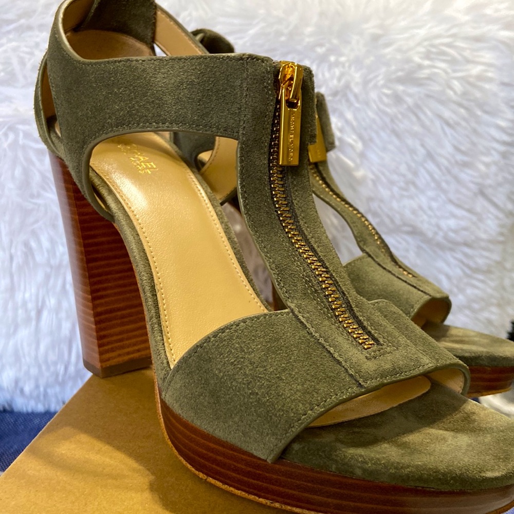Michael Kors Olive Green Suede Platform Heels with Wood-Effect Block Heel - Picture 3 of 10
